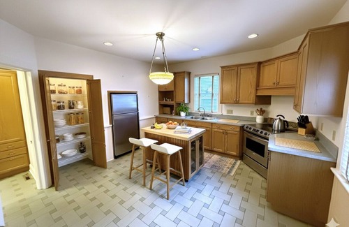 Milwaukee Apartment | Milwaukee Riverview Flat, Skyline Views, near Downtown. Walk to Breweries!