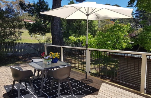 Katoomba House | Mimosa: a restful retreat, walk to waterfalls