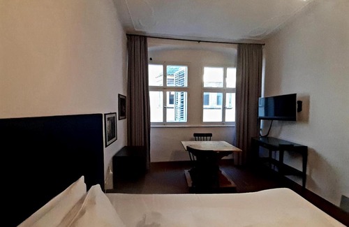 Old Town Apartment | Mimosa Goldenstern Residence