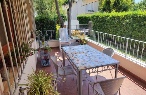 Pietrasanta Apartment | Mimosa House between the hill and the sea