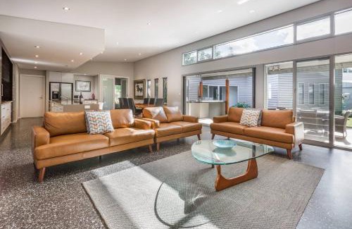 Quindalup House | Mimosa - Stylish Beachside Retreat in Dunsborough