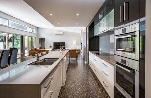 Quindalup House | Mimosa - Stylish Beachside Retreat in Dunsborough