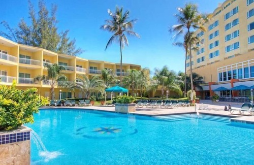 Isla Verde House | Min to The Beach! Near Contemporary Art Museum, Pool, Jet Skiing