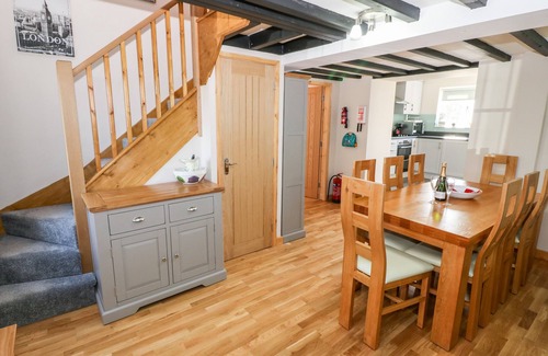 Edern Cottage | MIN-Y-RHOS, pet friendly, country holiday cottage in Edern
