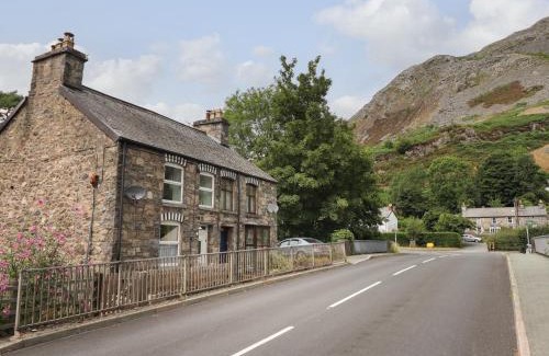 Llangynog House | Minafon