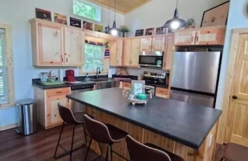 Mineola House | Mineola "Mane" Stay Cabin Near Downtown & Adjacent to Mineola Nature Preserve