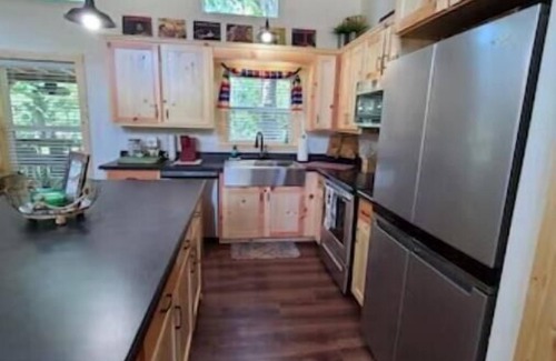 Mineola House | Mineola "Mane" Stay Cabin Near Downtown & Adjacent to Mineola Nature Preserve