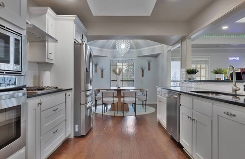 Lake Highlands House | Mini Golf | Pool | Game room | Stylish & Spacious | Wifi | Free Parking