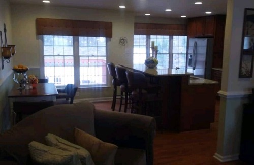 Southwest Raleigh House | Mini Mansion 4,100 sf NCSU/Downtown, 6br, 10 beds