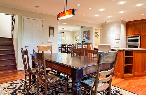 Labadie House | Mini Pointer | Dog Friendly, near Purina Farms, WashMO, Wedding venues