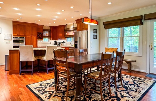 Labadie House | Mini Pointer | Dog Friendly, near Purina Farms, WashMO, Wedding venues