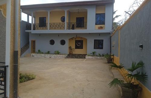 Yaounde Apartment | MiniGolf, MeteoMode & B2B RESIDENCE Ekoumdoum - DAHARA APPARTS