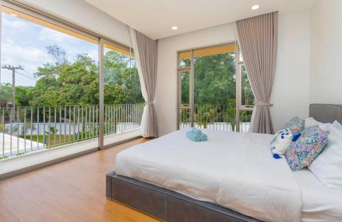 Su Thep Villa | Minimal Luxury Villa HUGE Garden - 10 min to Nimman and Old City