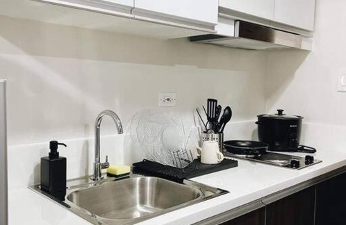 San Antonio Apartment | Minimalist 1 BR in Makati w/ Fast Wifi & Netflix