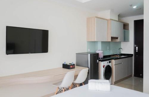 Cikini Apartment | Minimalist and Homey Studio Menteng Park Apartment By Travelio