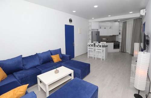 Vera Apartment | Minimalist Blue Belinski 8