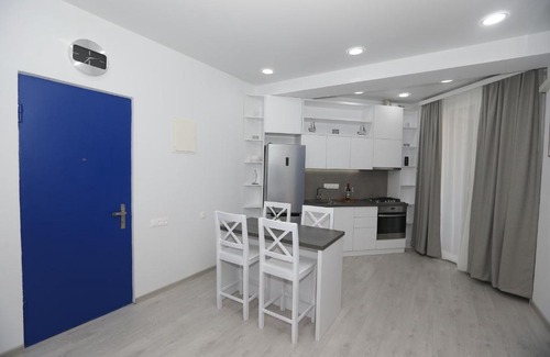 Vera Apartment | Minimalist Blue Belinski 8