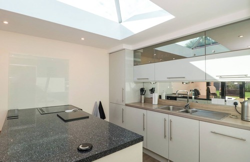 Milton Cottage | MINIME, pet friendly, with a garden in Weston-Super-Mare