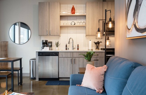 Warehouse District Apartment | MINNeSTAY* Sable 305 North Loop | Modern | Fun