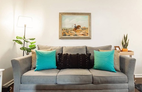 Melrose Apartment | Mins to Downtown Nashville ️Dog Friendly