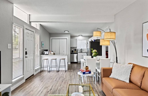 Central Arlington Apartment | Minutes AWAY from ALL the FUN and Action! 2BD unit