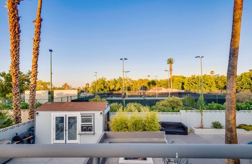 McNeil Estates House | Minutes away from Las Vegas downtown and strip, phenomenal home.