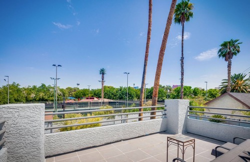 McNeil Estates House | Minutes away from Las Vegas downtown and strip, phenomenal home.