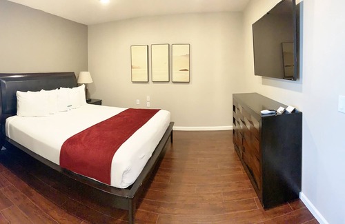 Torrance Hotel | Minutes Away from Torrance Beach and Hermosa Beach! FREE On-site Parking!