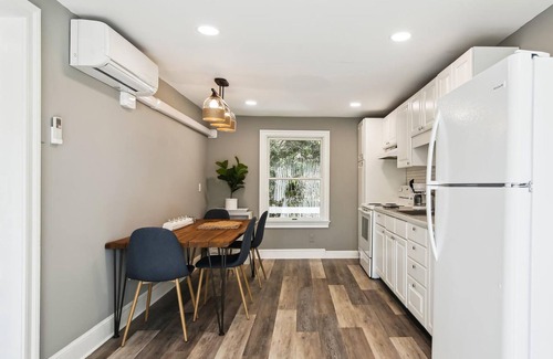 Algonquin House | Minutes from Downtown Cambridge | Private Dock | Kayaks | Bikes
