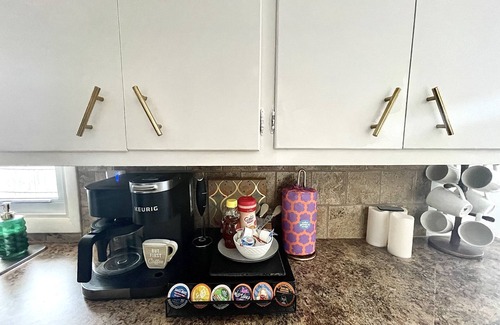 Green Bay House | 🏈 Minutes from Lambeau 5 bdrms Heated Garage Home Theatre Game Room