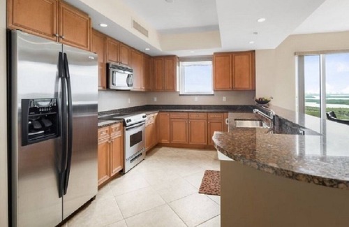 Hammock Bay Condo | Minutes from Marco Island beaches. Large Luxury condo great price point!