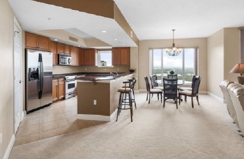 Hammock Bay Condo | Minutes from Marco Island beaches. Large Luxury condo great price point!