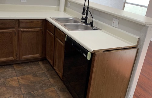 Harbor Island House | Minutes from State Farm Stadium. West Gate Lake front