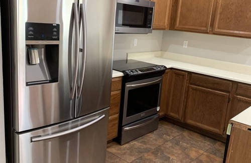 Harbor Island House | Minutes from State Farm Stadium. West Gate Lake front