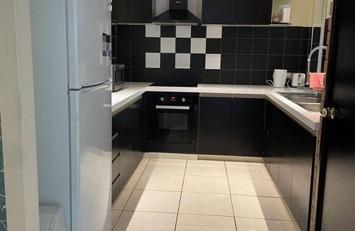 Belmont House | Minutes to airport & city !