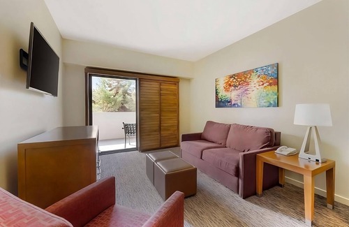 Enterprise Hotel | Minutes to Airport|Las Vegas Attractions Nearby|Pool and Parking