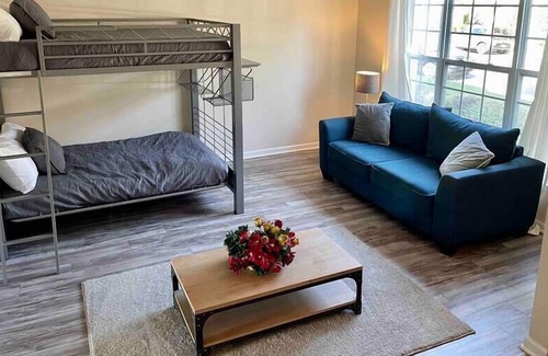 Charlotte House | Minutes to Carowinds, Airport, UpTown & more!