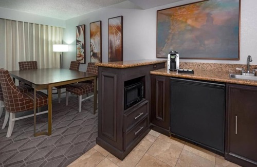 Park Central Hotel | Minutes to Dallas Arboretum and Botanical Garden! FREE Onsite Parking!