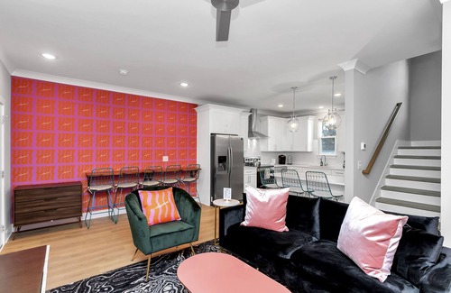 Talbot's Corner House | MINUTES TO DOWNTOWN 🌃🏙️ | BACKYARD SPACE 🌲PERFECT FOR 🎉CELEBRATIONS 💐