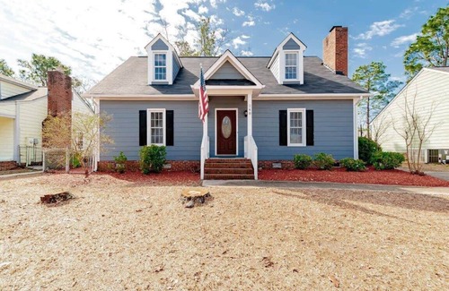 Hopkins House | Minutes to Fort Jackson- Stay at the Breeze on Inn