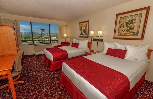 Grand Junction Hotel | Minutes to Redlands Mesa Golf Course! 2 Spacious Units, Pool, Bar, Parking!