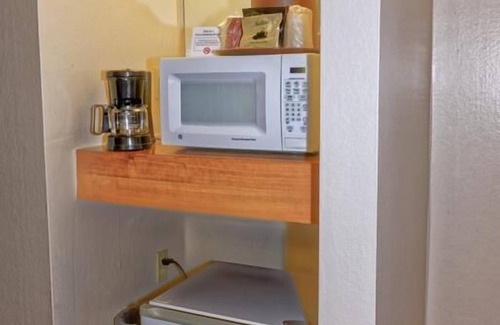 Grand Junction Hotel | Minutes to Redlands Mesa Golf Course! 2 Spacious Units, Pool, Bar, Parking!