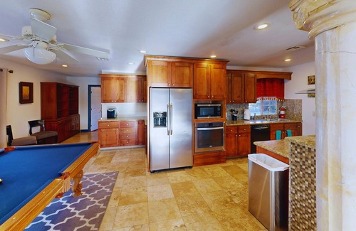Glen Heather Estates House | Minutes to Vegas Strip I Spacious I SPA