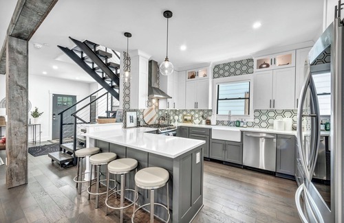 Detroit - Shoreway House | Miracle on 54th | 3 Houses