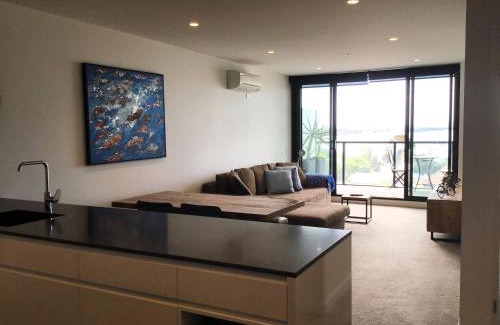Geelong Apartment | MIRAMAR APARTMENTS 2 Bedroom Apartment with Bay Views on the Geelong Waterfront - 0504