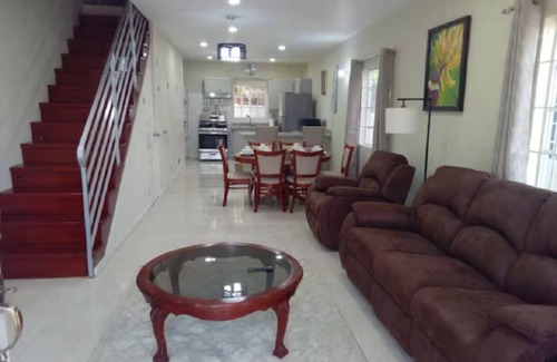 IronShore Estates House | MIRANDO PLACEn4X 2 BD 2 BA TWNHSE + 4X 1 BD 1 BA APRTMNT.GYM+POOL+HOTTUB.50 PPL