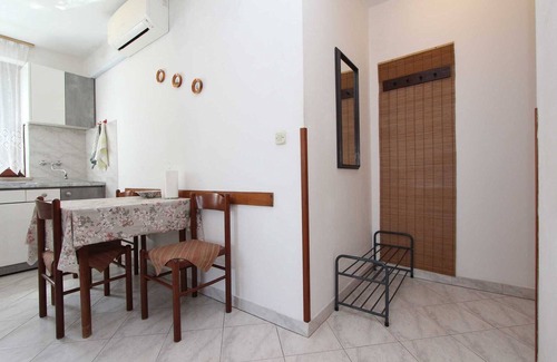 Rovinj Apartment | MIRIANA Two-Bedroom Apartment with Balcony