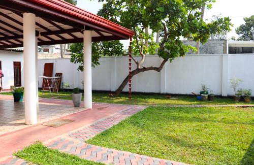 Thalaramba Villa | Mirissa Gold Rush Villa