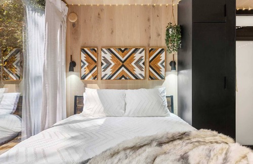 Lupton City Cabin | Mirror Cabin Forest S