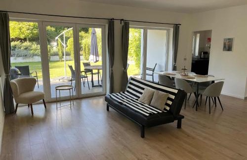 Torokbalint Apartment | Mirror Hill Lodge
